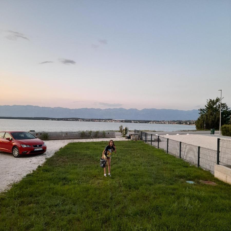 B & R Summer Breeze Apartments Nin Buitenkant foto
