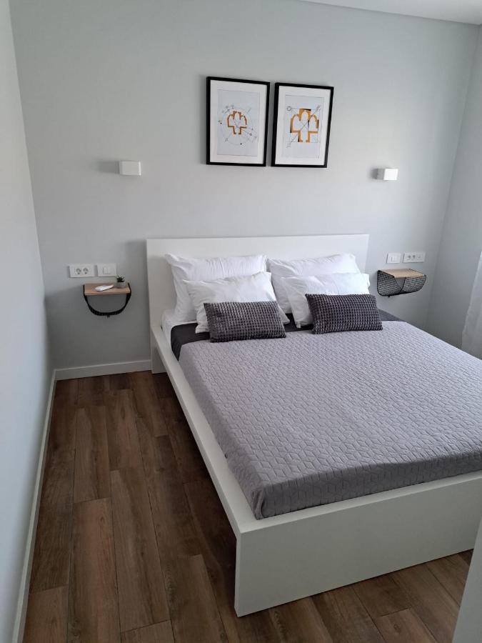 B & R Summer Breeze Apartments Nin Buitenkant foto