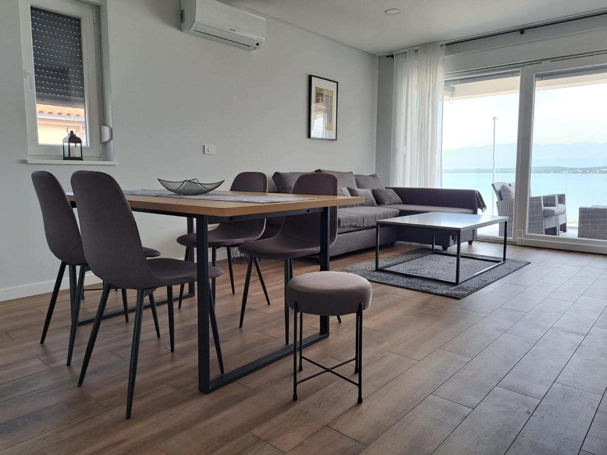 B & R Summer Breeze Apartments Nin Buitenkant foto