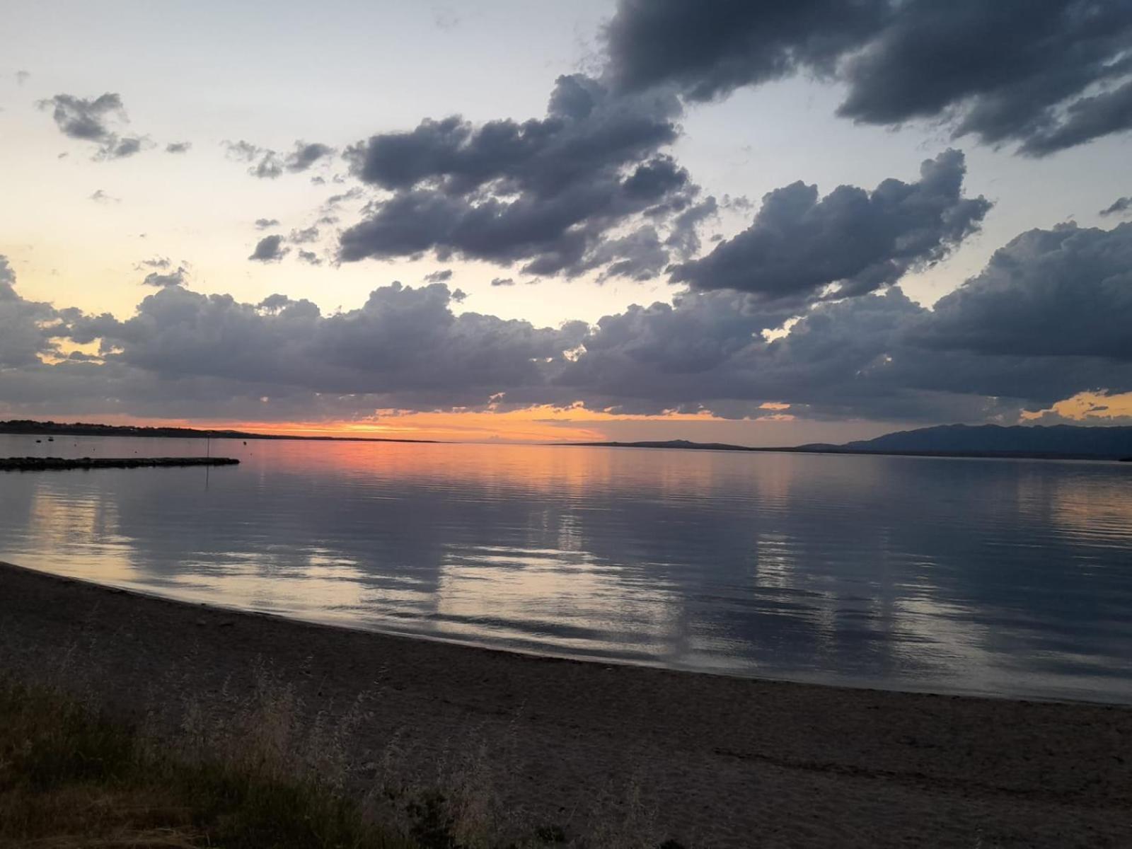 B & R Summer Breeze Apartments Nin Buitenkant foto
