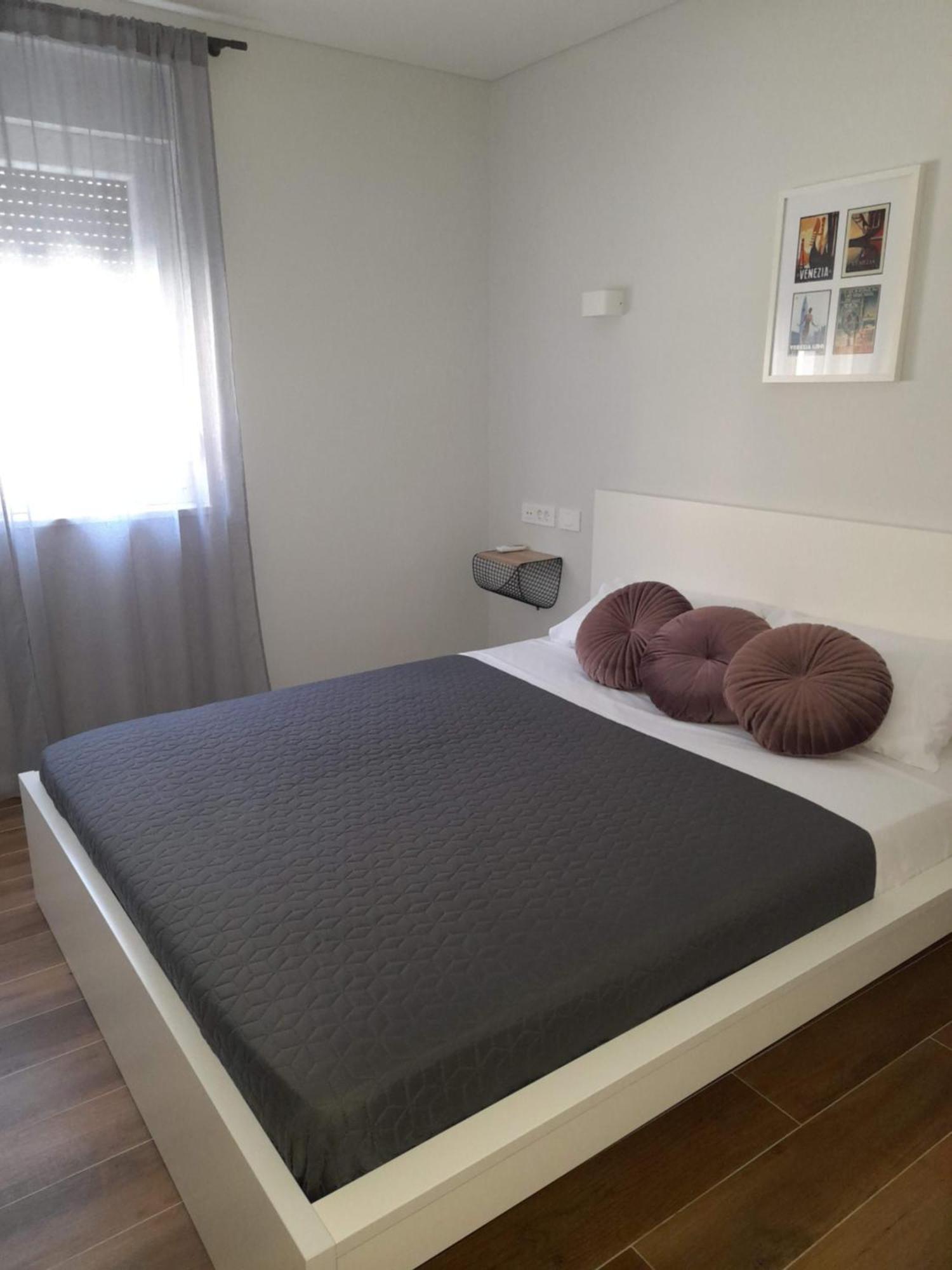 B & R Summer Breeze Apartments Nin Buitenkant foto