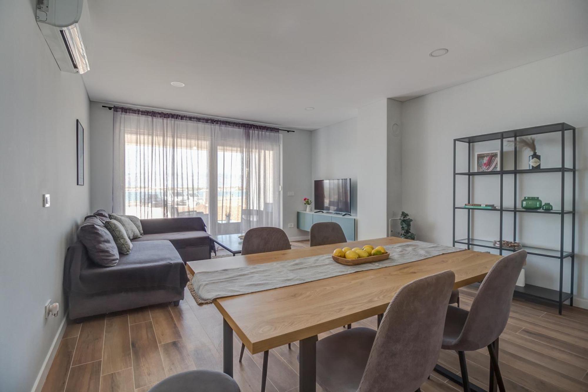 B & R Summer Breeze Apartments Nin Buitenkant foto