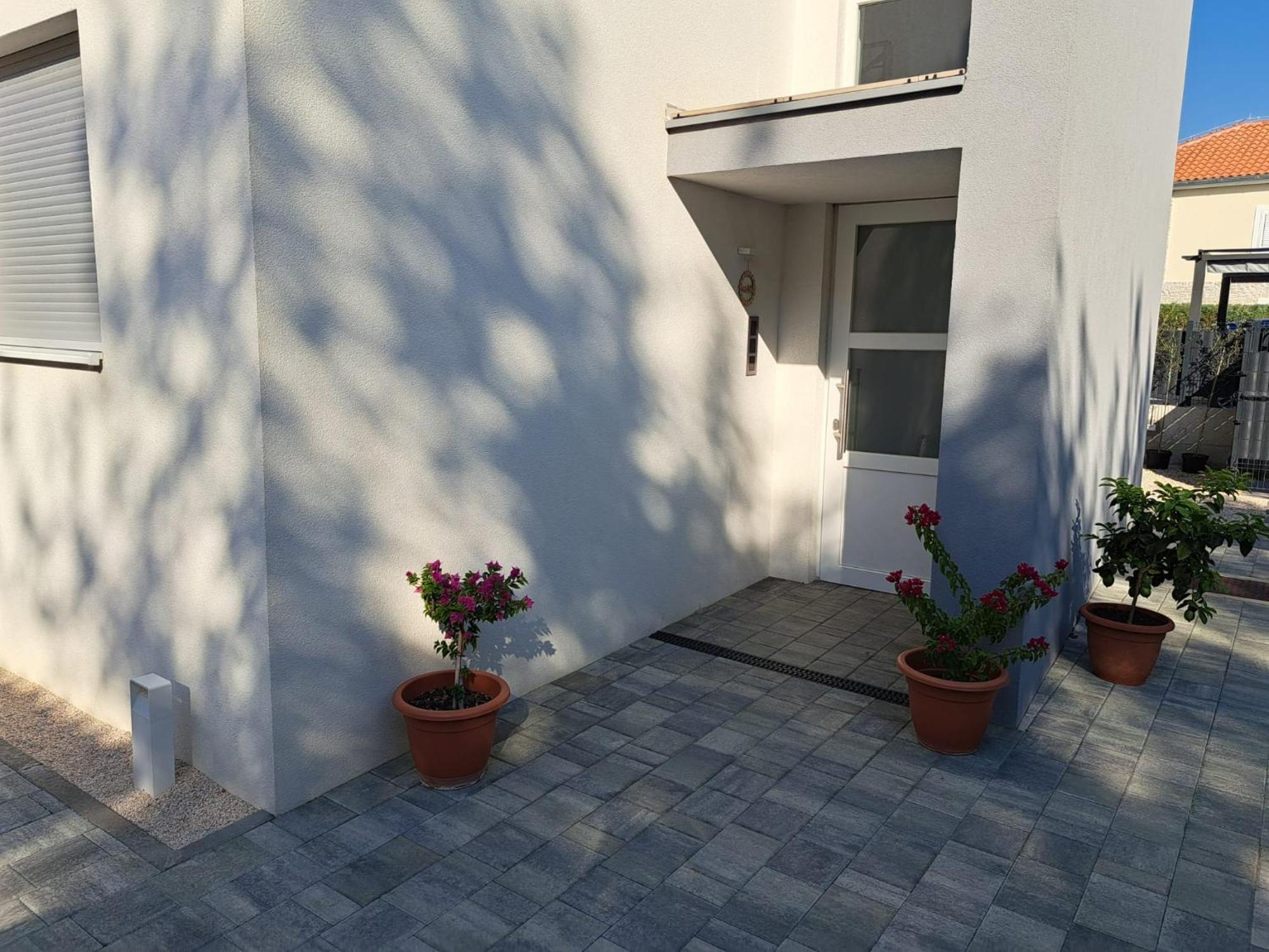 B & R Summer Breeze Apartments Nin Buitenkant foto