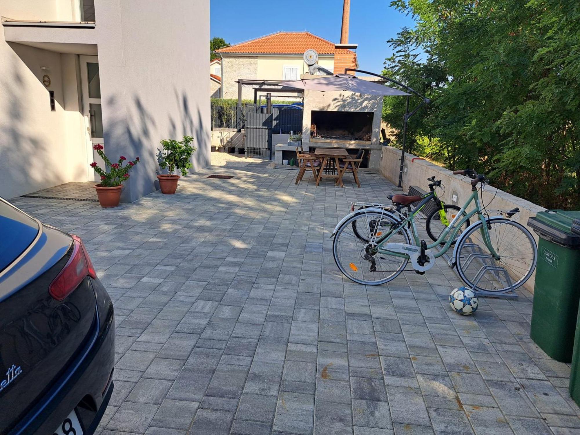 B & R Summer Breeze Apartments Nin Buitenkant foto
