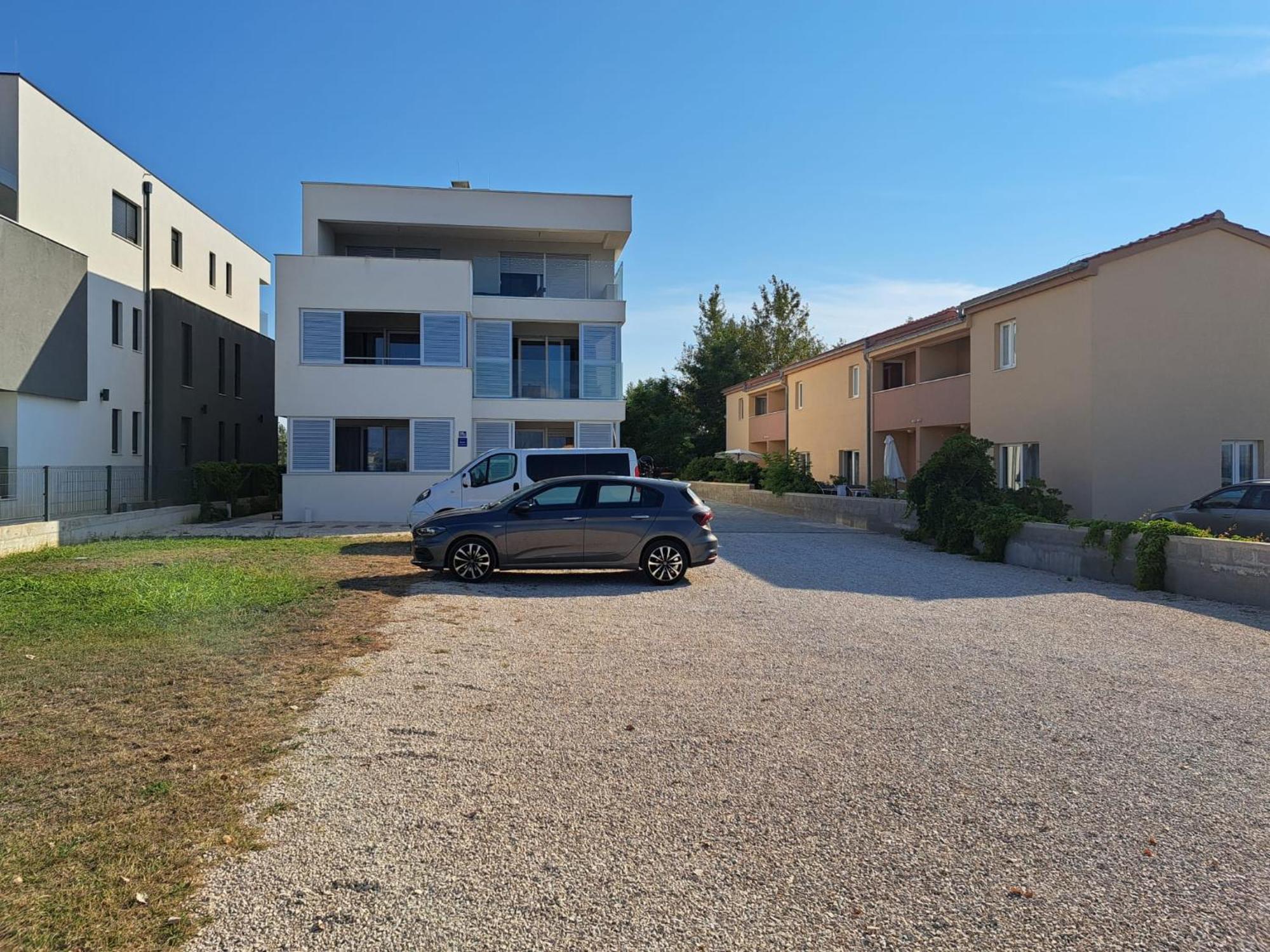 B & R Summer Breeze Apartments Nin Buitenkant foto