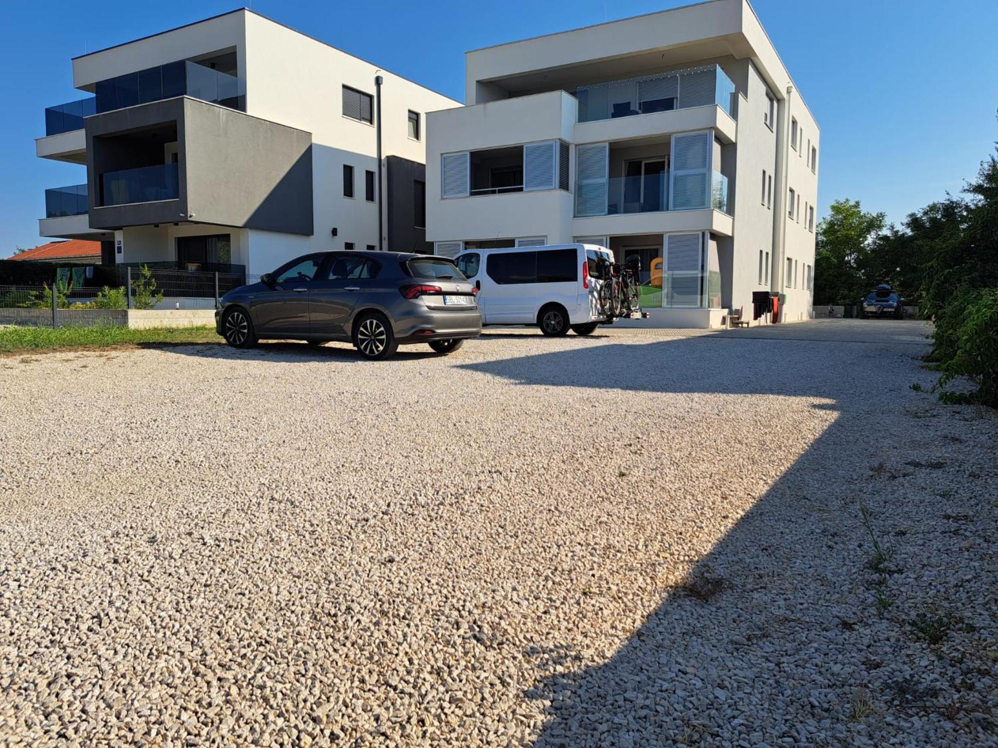 B & R Summer Breeze Apartments Nin Buitenkant foto